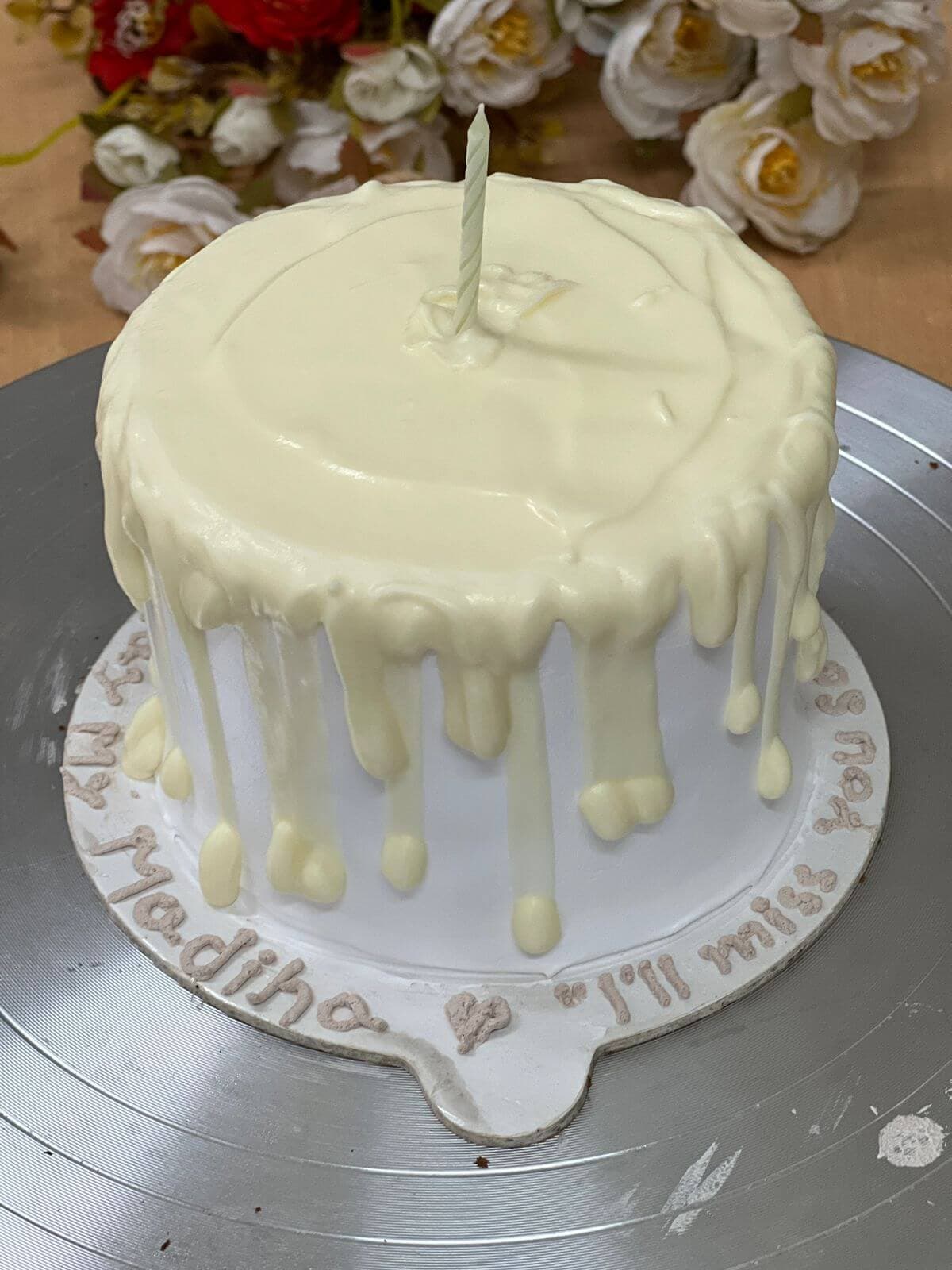 Roksana's Kitchen — handcrafted cake 3