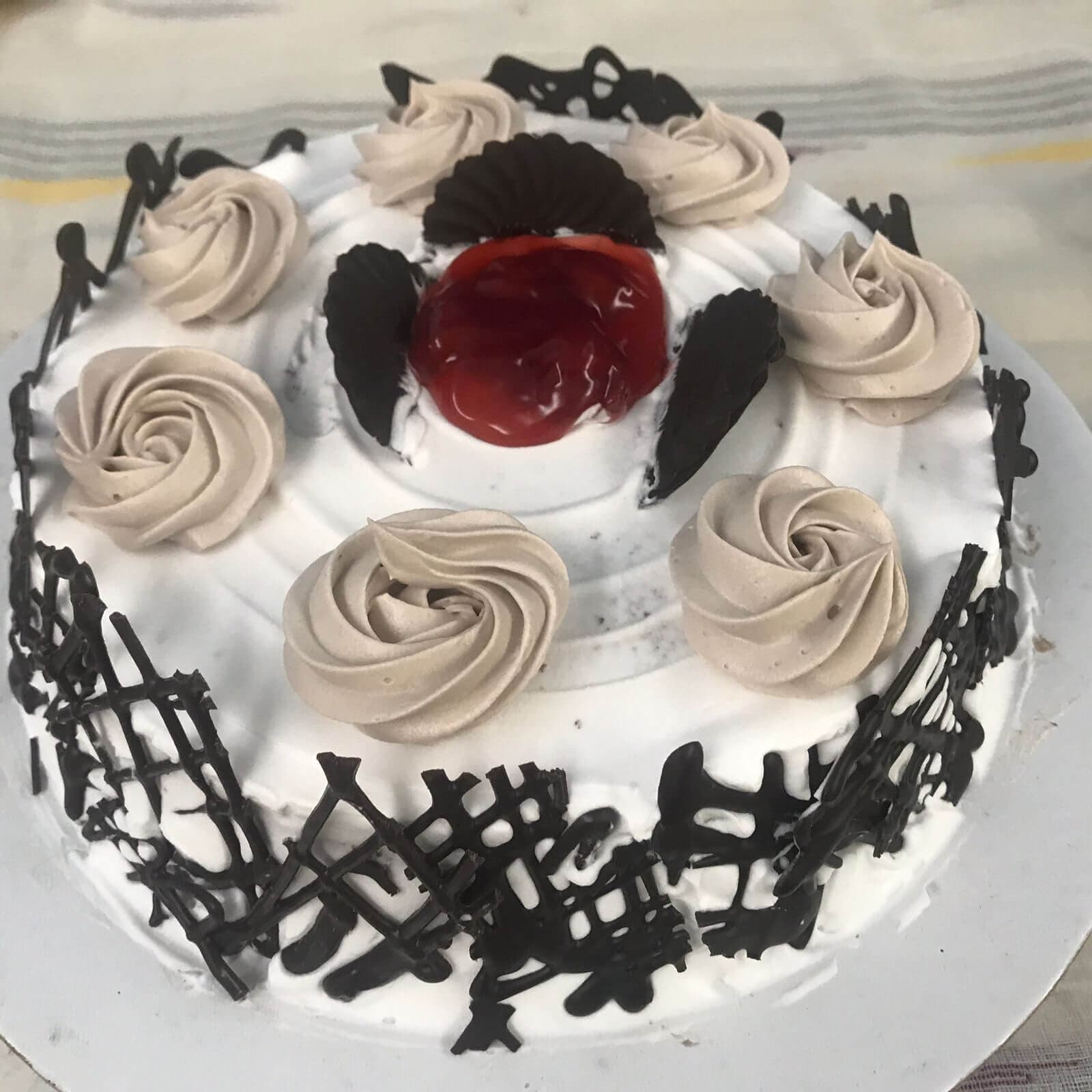 Roksana's Kitchen — handcrafted cake 6