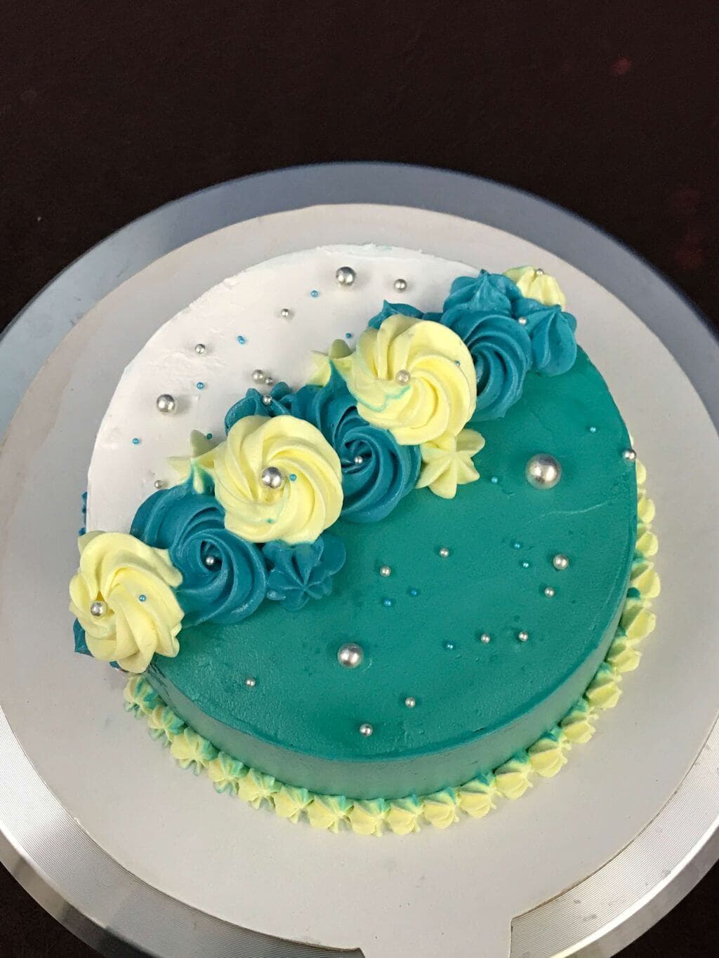 Roksana's Kitchen — handcrafted cake 5