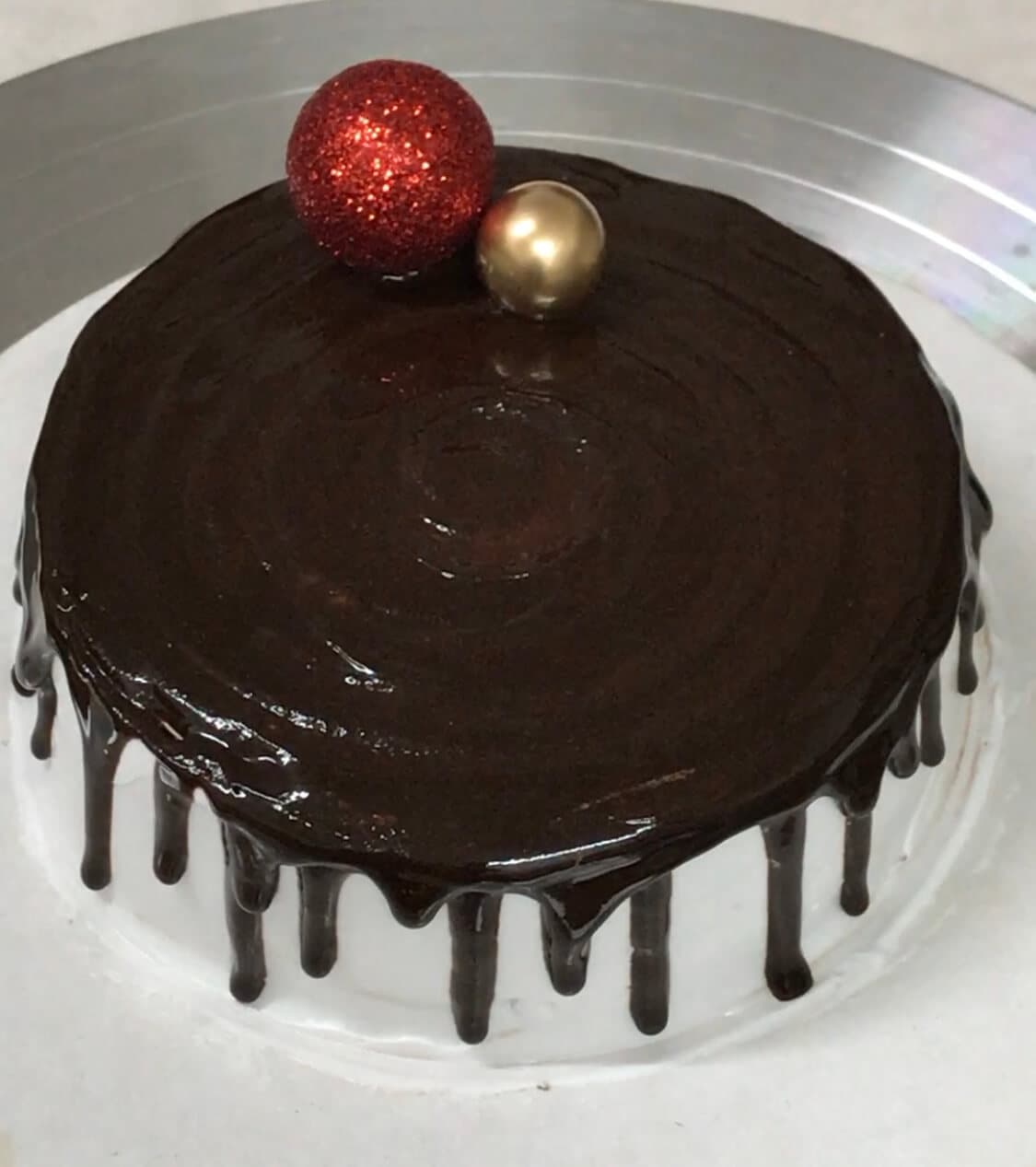 Roksana's Kitchen — handcrafted cake 15