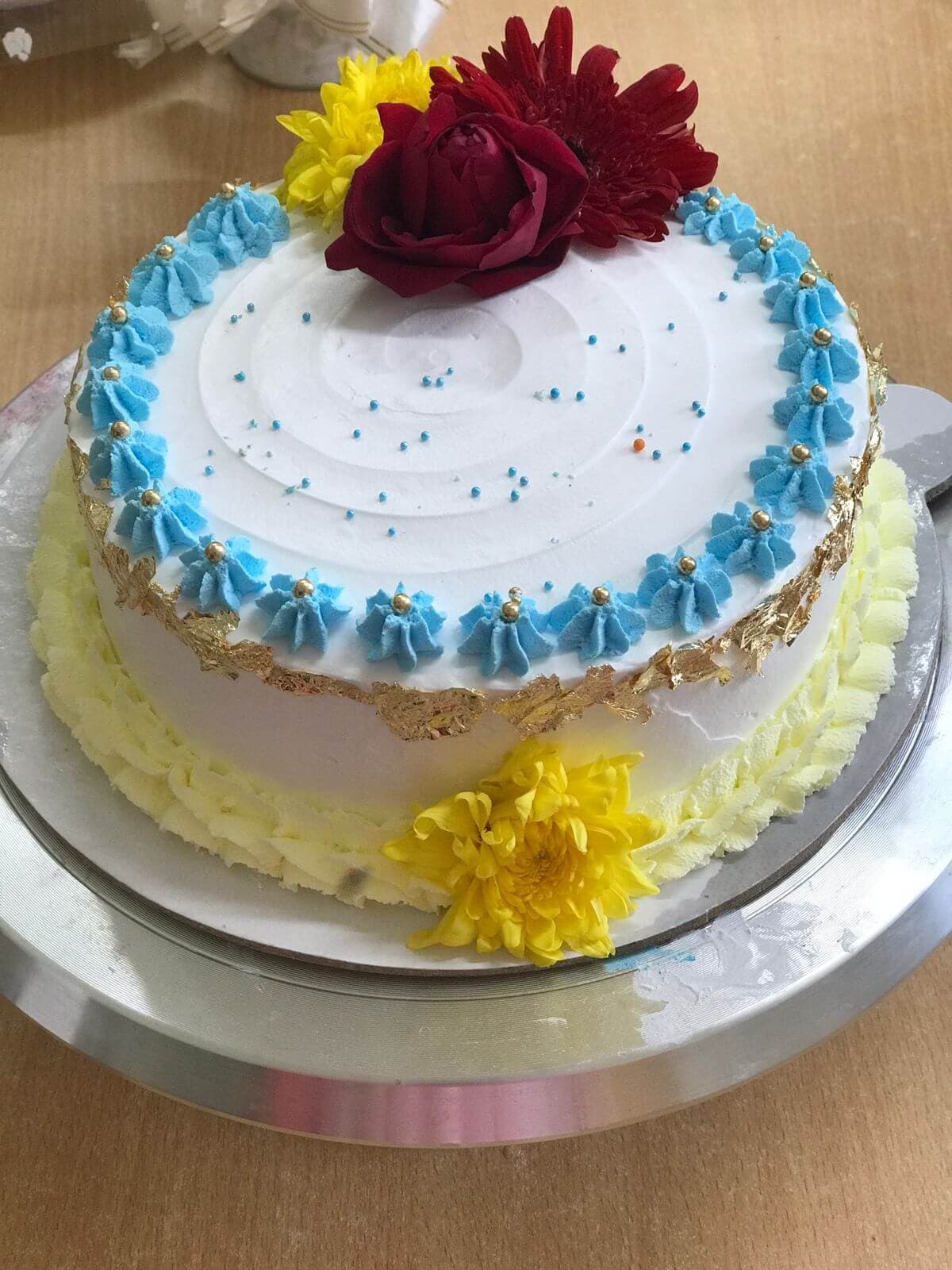 Roksana's Kitchen — handcrafted cake 21