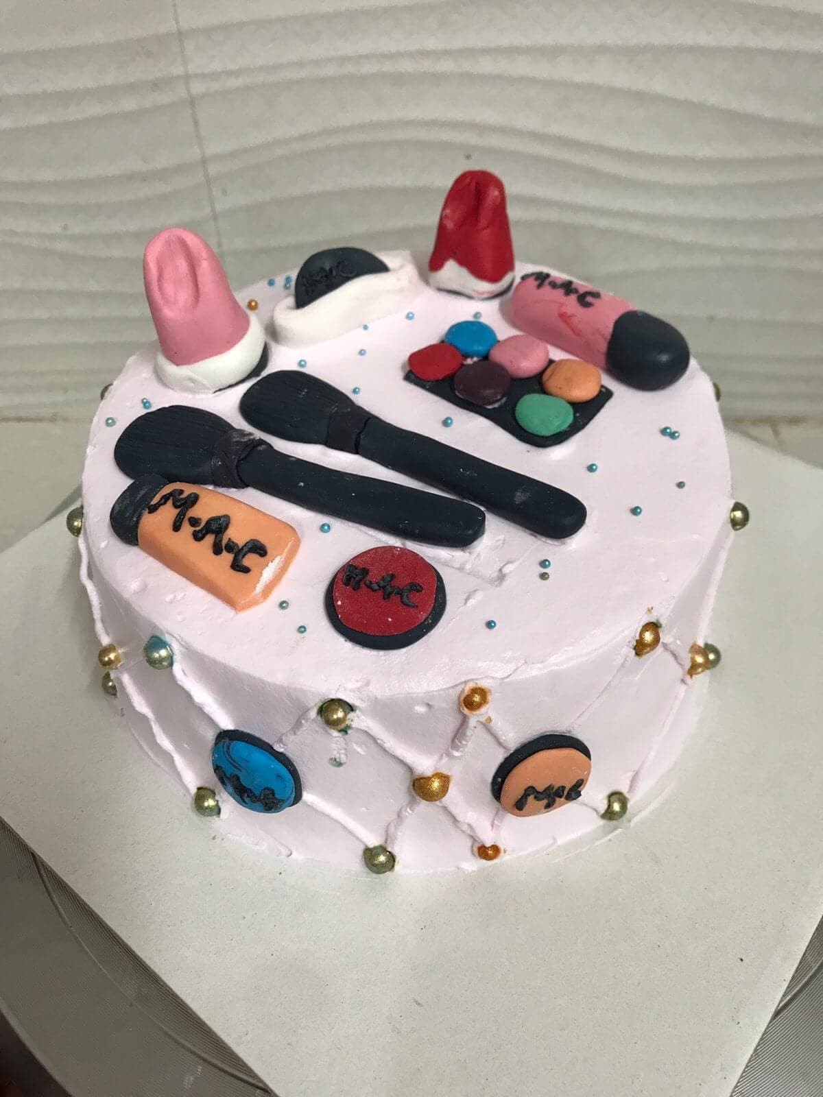 Roksana's Kitchen — handcrafted cake 23